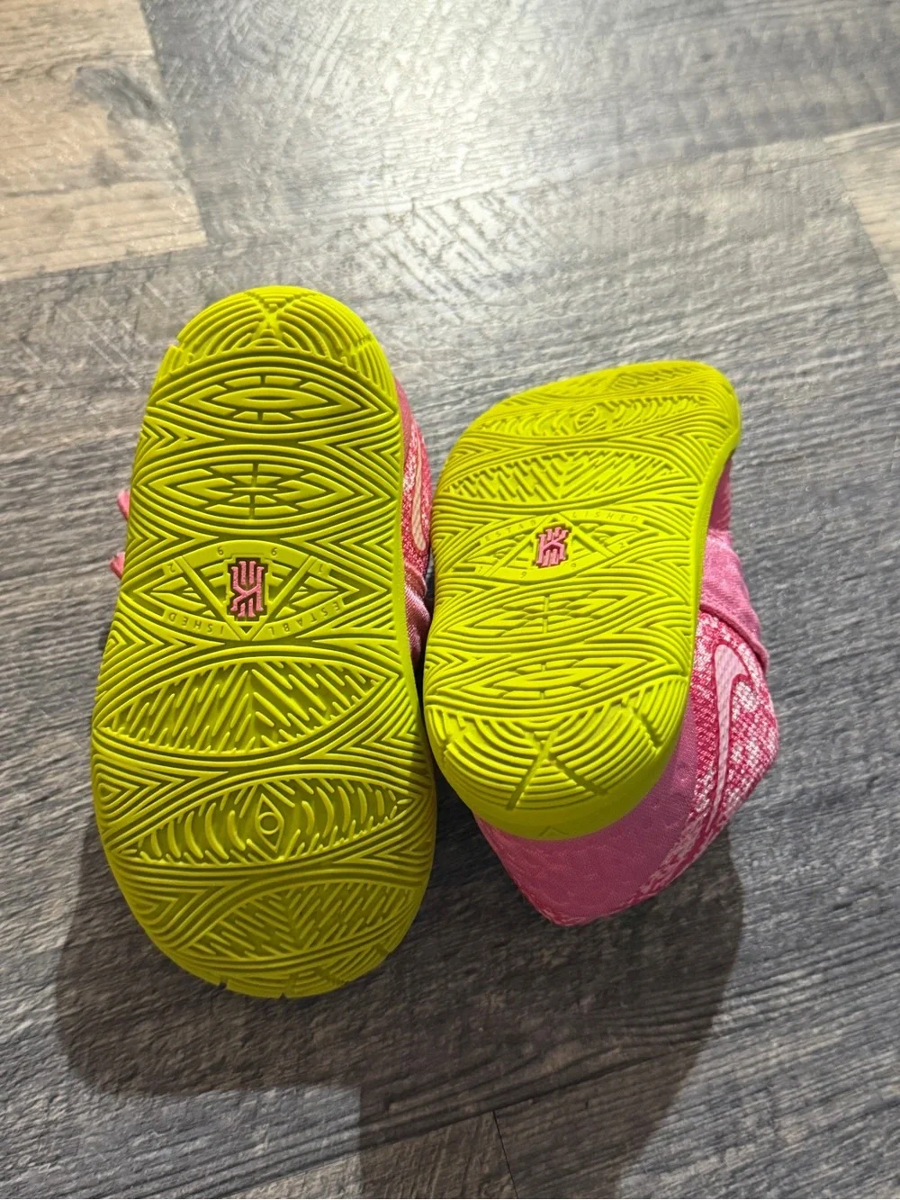 Nike Kyrie Flytrap 2 Patrick Star SpongeBob Size 7C